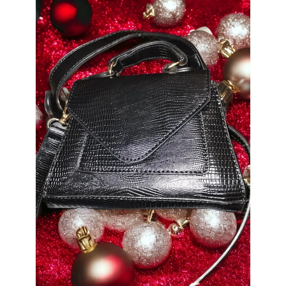 Beautiful black leather purse never used with long strap - Picture 1 of 1